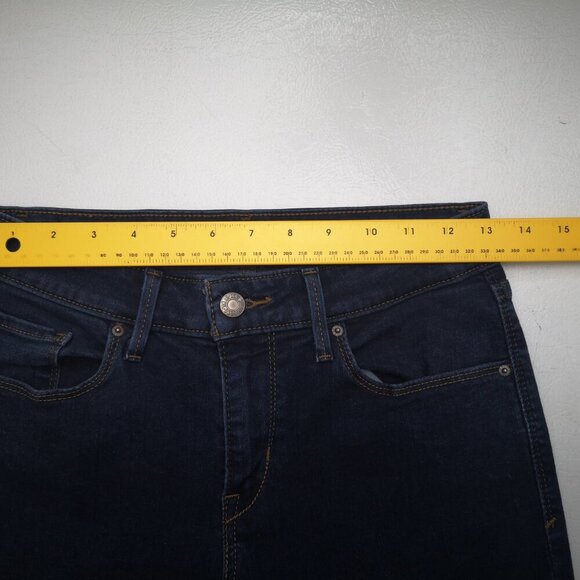 Levi's Ladies Size 4 Dark Wash Classic Mid Rise Skinny Blue Jeans - Picture 8 of 10